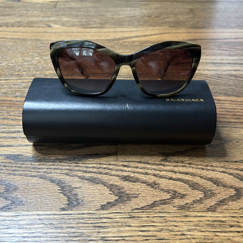 Balenciaga Authentic Green Black Acetate Cat Eye Sunglasses Brand New Never Worn